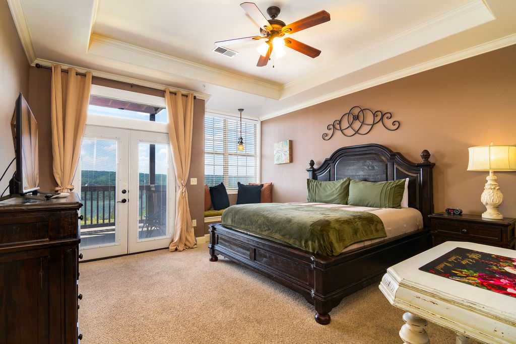 Master bedroom King bed