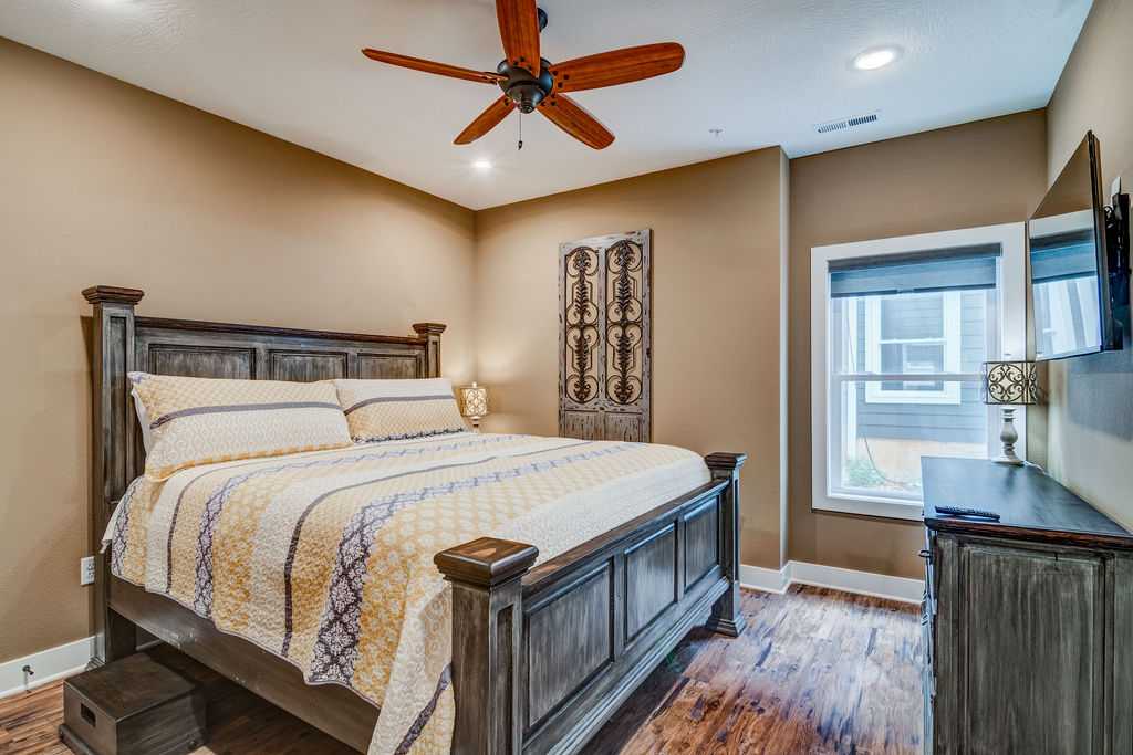 lower level king bedroom